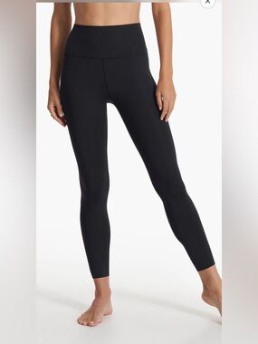 Vuori Black Performance Leggings with Reflective Logo